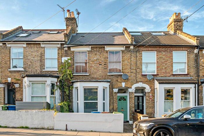 2 Bedroom Flat To Rent In Avondale Rise, Peckham Rye, London, SE15