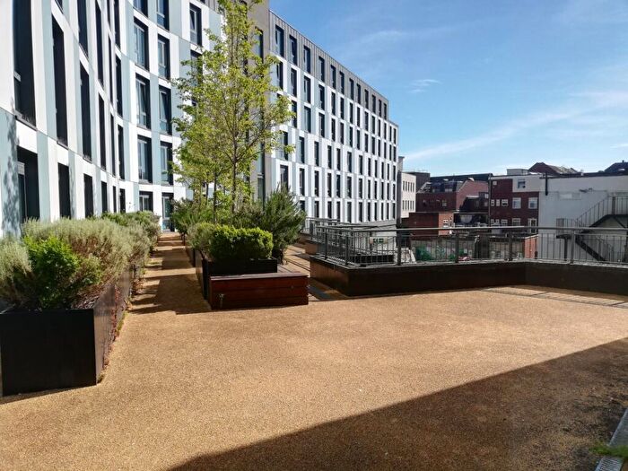 2 Bedroom Apartment To Rent In Queensway, Redhill, RH1
