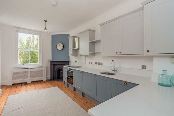 1 Bedroom Flat To Rent In Trinity Place Windsor, SL4