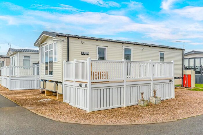 2 Bedroom Caravan For Sale In Avon Park, Warwick Road, CV37