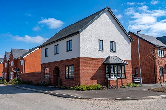 4 Bedroom Detached House For Sale In Greenfield Way, Peterborough, PE7