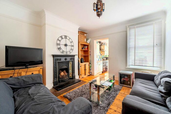 4 Bedroom Semi-Detached House To Rent In Acacia Road, Guildford, Guildford, GU1