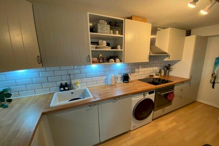 2 Bedroom Flat To Rent In Chancellor Court, Liverpool, L8