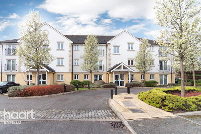 2 Bedroom Apartment To Rent In Celandine Grove, London, N14