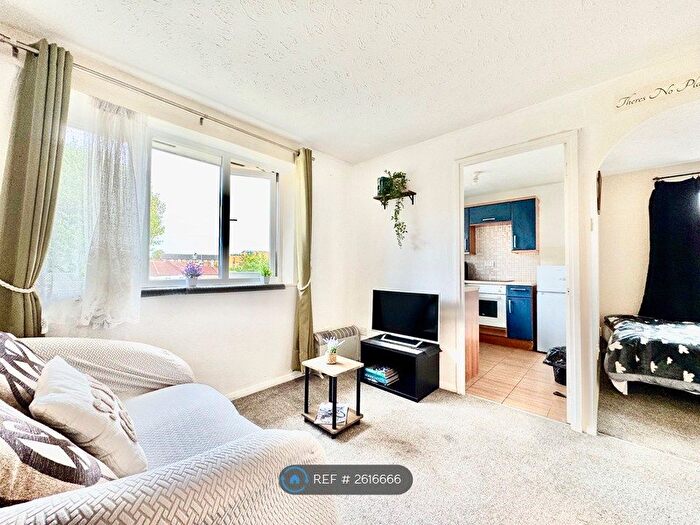 1 Bedroom Flat To Rent In Plumtree Close, London, RM10