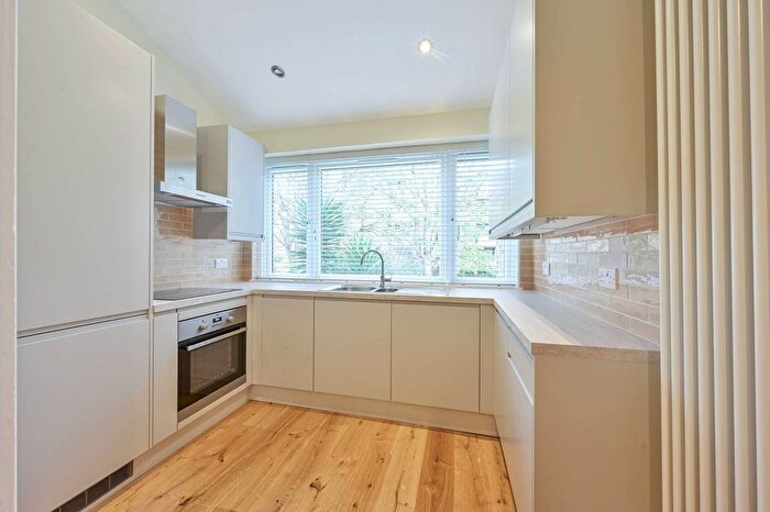 2 Bedroom Flat To Rent In Ringford Road, West Hill, London, SW18