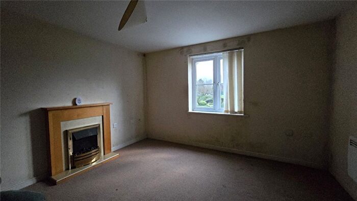 3 Bedroom Flat For Sale In Firbank Close, Ashton-Under-Lyne, Greater Manchester, OL7