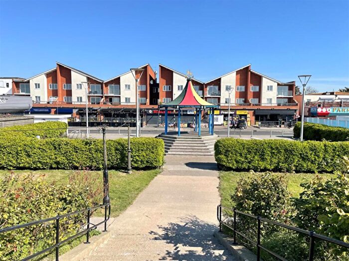 2 Bedroom Flat To Rent In Casino Court, Canvey Island, SS8