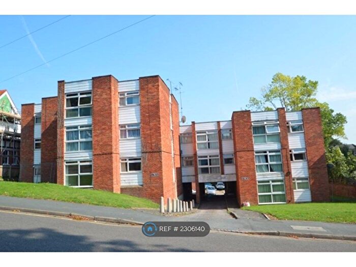 2 Bedroom Flat To Rent In Greenway Court, High Wycombe, HP13