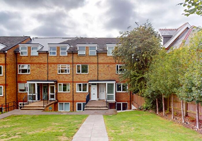 2 Bedroom Flat For Sale In Lincoln Court, Berkhamsted, Hertfordshire, HP4