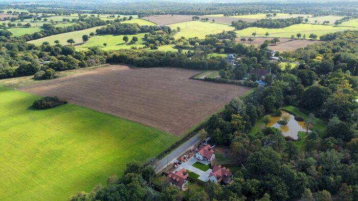 4 Bedroom Detached House For Sale In Kentish Lane, Brookmans Park, AL9