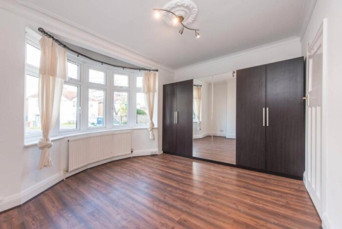 2 Bedroom Flat To Rent In Devonshire Road, Mill Hill East, London, NW7
