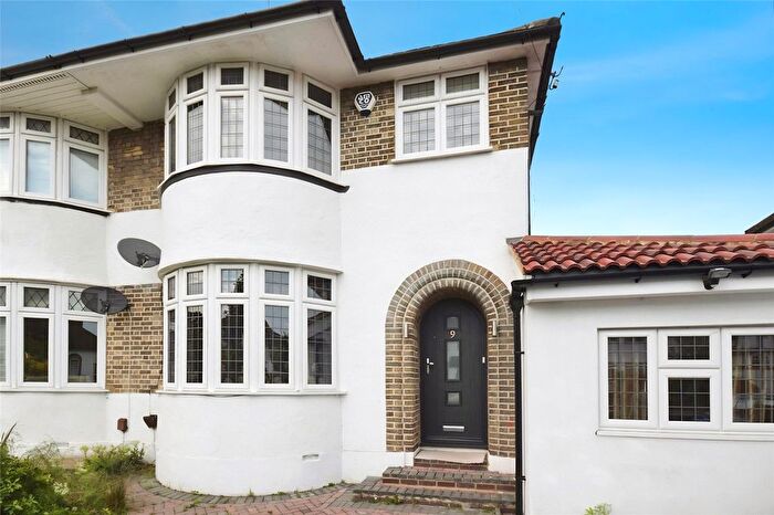 4 Bedroom Semi-Detached House For Sale In Molescroft, London, SE9