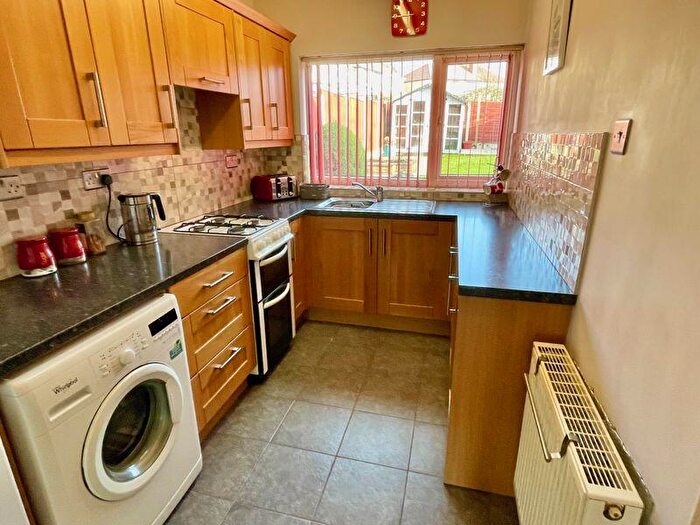 3 Bedroom Semi-Detached House For Sale In Warren Road, Kingstanding, Birmingham, B44