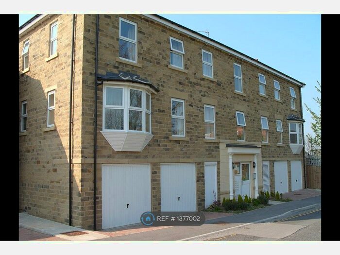 2 Bedroom Flat To Rent In Lower Station Road, Wakefield, WF6