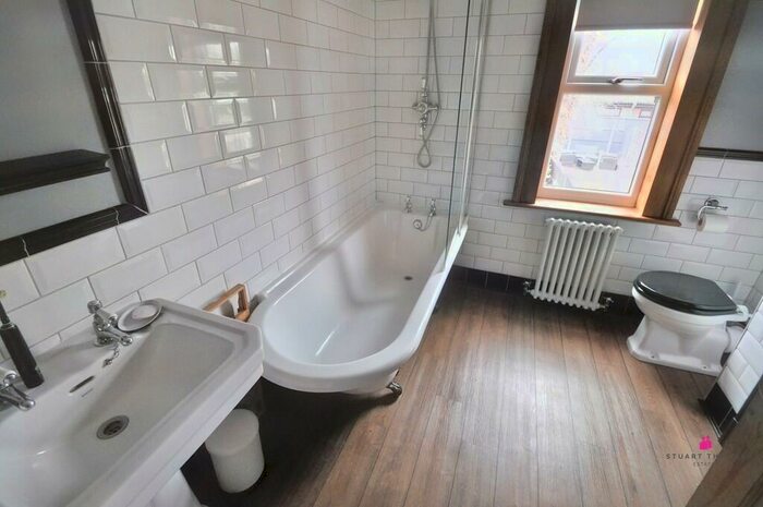 2 Bedroom End Of Terrace House To Rent In Parkstone Avenue, Thundersley, SS7