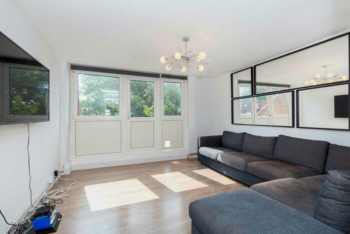 3 Bedroom Flat To Rent In Sanders Way, Archway, N19