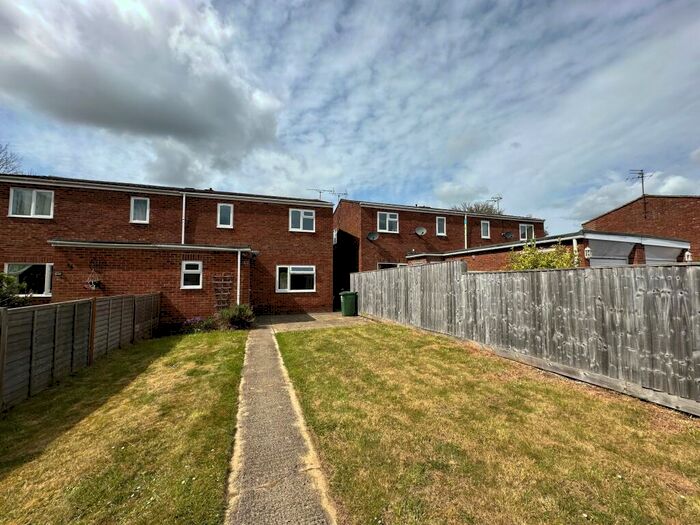 3 Bedroom House To Rent In Plantation Road, Chippenham, SN14