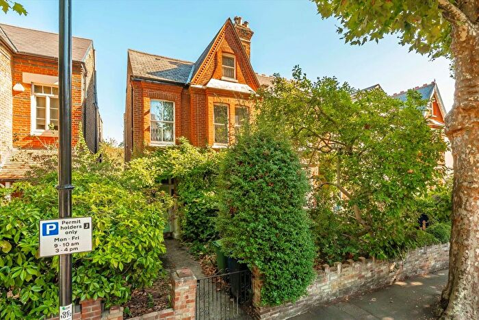 5 Bedroom Property For Sale In Heathfield Road, Acton, W3