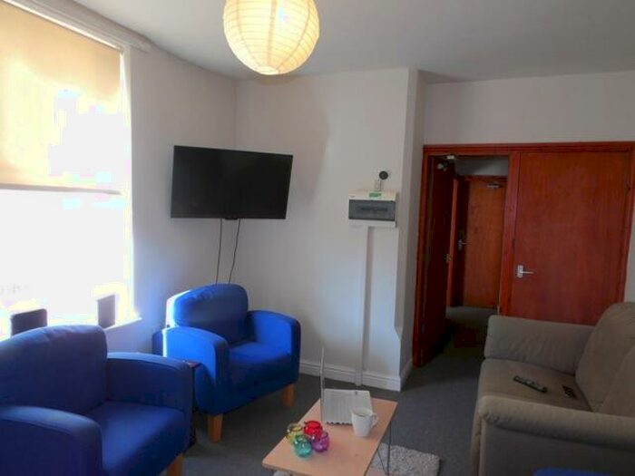 3 Bedroom Semi Detached House To Rent In South Road, West Bridgford, NG2