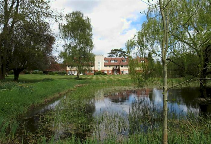 3 Bedroom Flat For Sale In Tidmarsh Grange, The Street, Tidmarsh, Berkshire, RG8