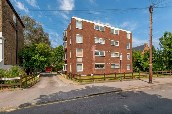 2 Bedroom Flat To Rent In Clyde Road, East Croydon, Croydon, CR0