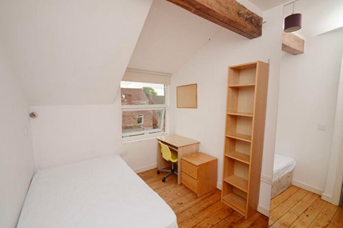 6 Bedroom Flat To Rent In Heald Grove, Rusholme, Manchester, M14