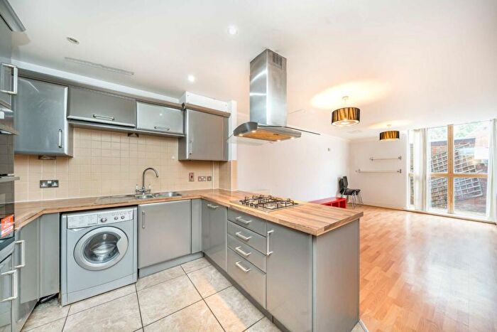 2 Bedroom Flat To Rent In Leslie Park Road, Croydon, CR0