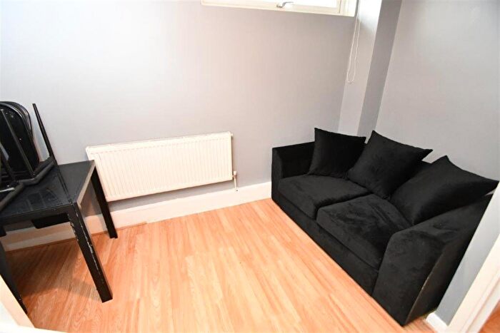 2 Bedroom Apartment To Rent In Bedroom Apartment St Floor In Aldershot, GU11
