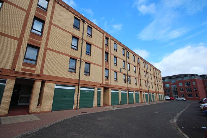 2 Bedroom Flat To Rent In Middlesex Gardens, Glasgow, G41