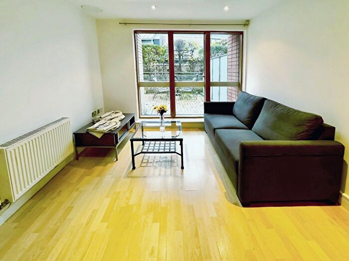 2 Bedroom Flat To Rent In Admiral Court, Brewery Wharf, Bowman Lane, Leeds, LS10