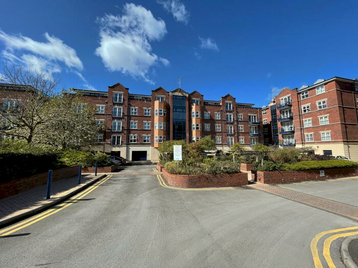 3 Bedroom Apartment To Rent In Carisbrooke Road, Leeds, LS16