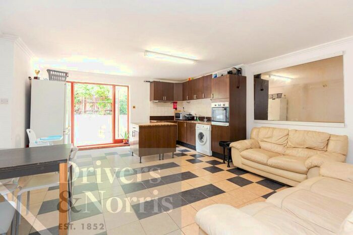 4 Bedroom House To Rent In Campsfield Road, Alexandra Palace, London, N8