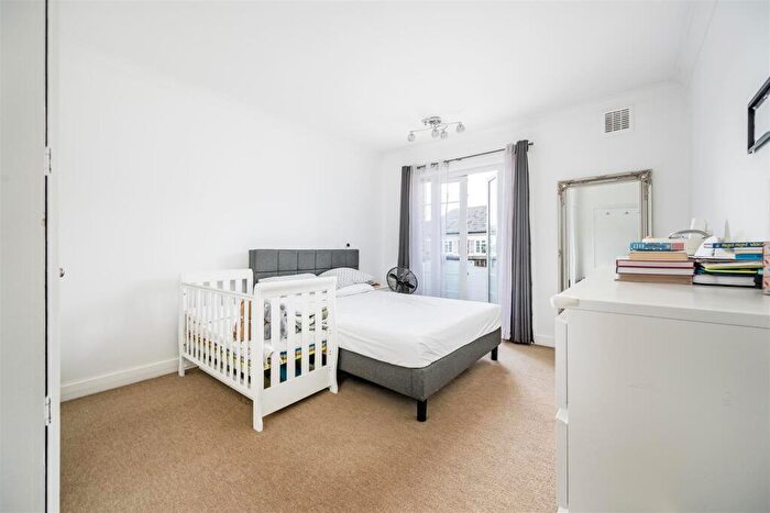 2 Bedroom Apartment For Sale In Warwick Lodge, Mill Lane, London, NW2