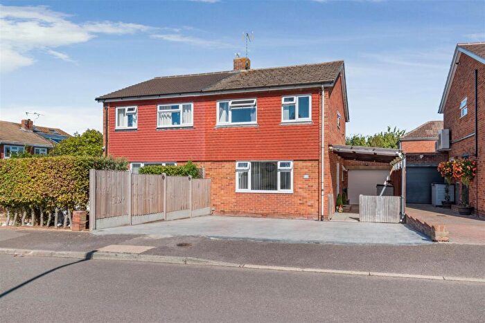 3 Bedroom Semi Detached House For Sale In Hanover Road, Coxheath, Maidstone, ME17