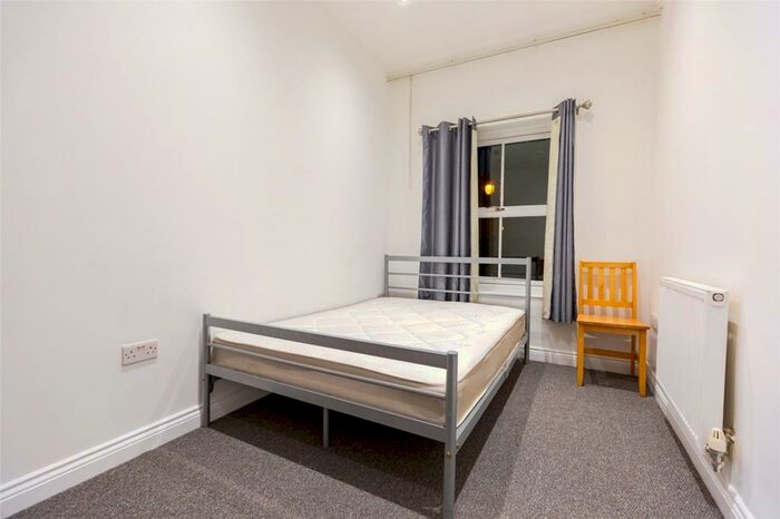 Apartment To Rent In Inc. All Bills Busby Place, Kentish Town, London, NW5