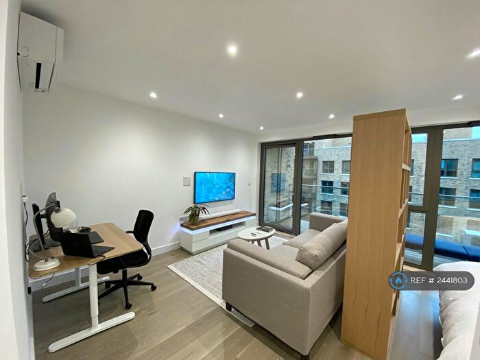 Studio To Rent In Sirus House, London, E1