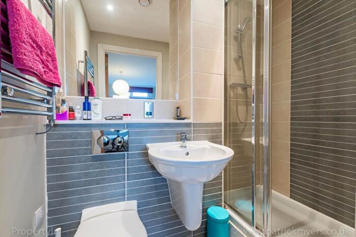 2 Bedroom Flat To Rent In Camberwell New Road London, SE5