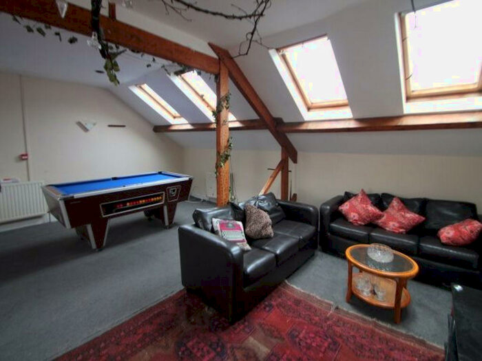 5 Bedroom House To Rent In Victoria Road, Leeds, LS6