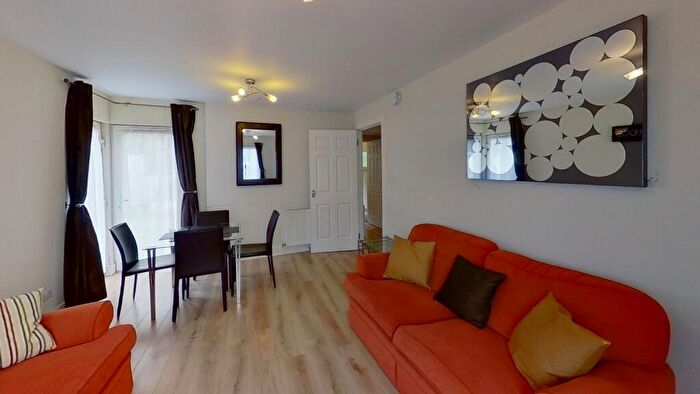 1 Bedroom Flat To Rent In Royal Park Place, Edinburgh, Midlothian, EH8
