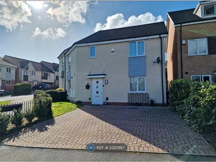 3 Bedroom Semi-Detached House To Rent In Bradfield Way, Dudley, DY1