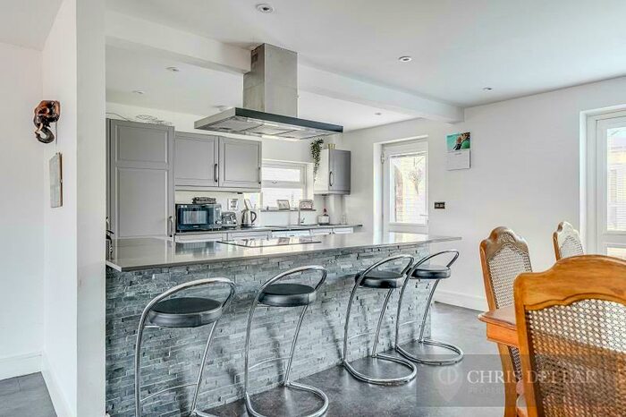 4 Bedroom Detached House For Sale In Porters Close, Buntingford, SG9