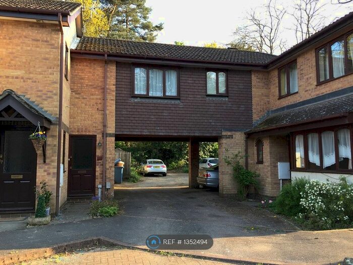 1 Bedroom Flat To Rent In Wynne Gardens, Church Crookham, Fleet, GU52