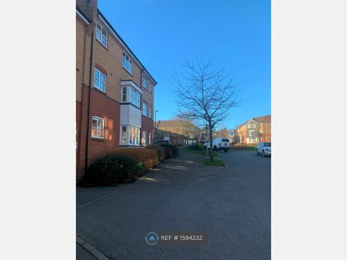 2 Bedroom Flat To Rent In Plomer Ave, Hoddesdon, EN11