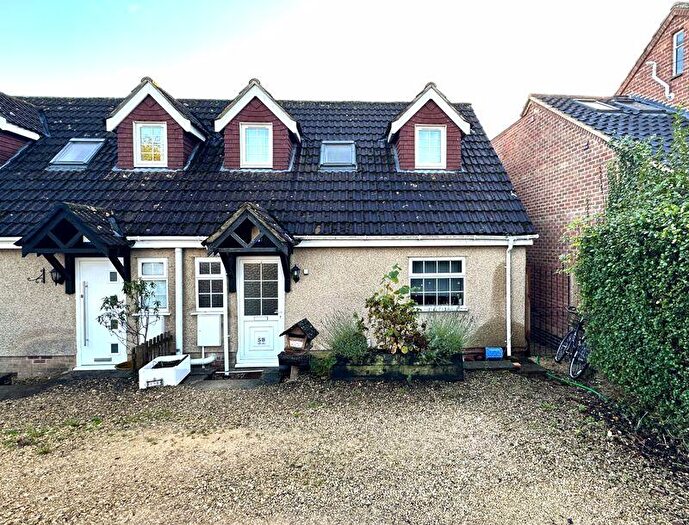 Semi-Detached House To Rent In St. Swithuns Road, Kennington, OX1