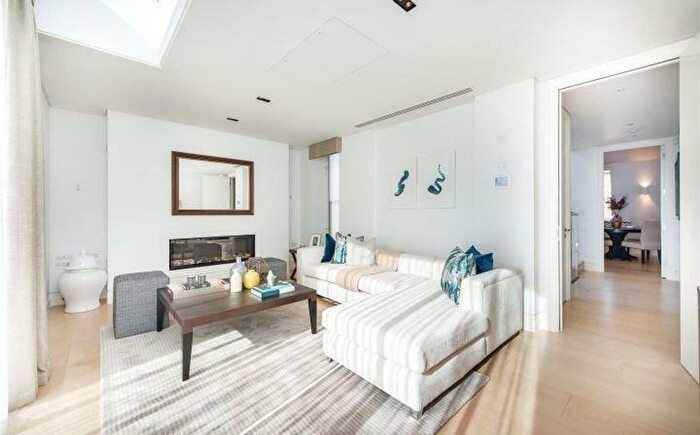 3 Bedroom Flat To Rent In Green Street, Mayfair, W1K