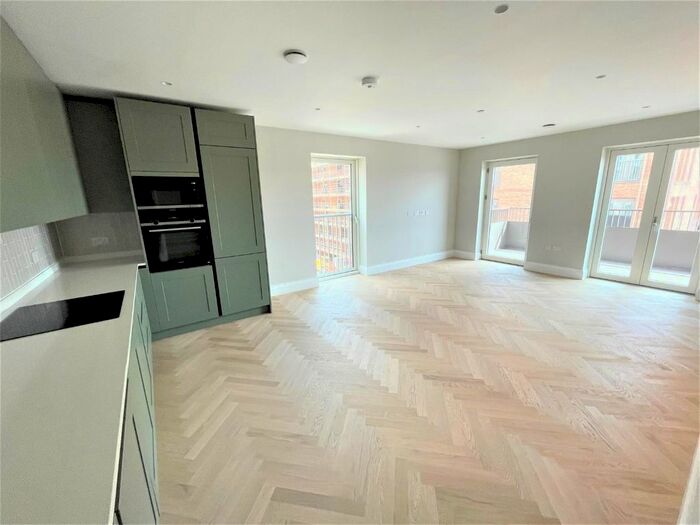 2 Bedroom Flat To Rent In Royal Engineers Way, Mill Hill, NW7