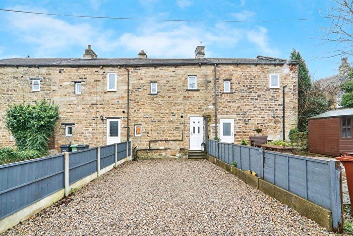 2 Bedroom Terraced House For Sale In Park Avenue, Pudsey, LS28