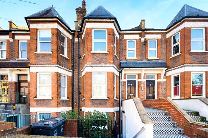 2 Bedroom Flat For Sale In Mount Pleasant Lane, London, E5