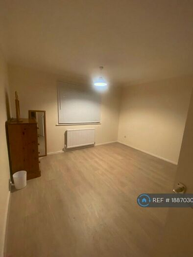 2 Bedroom Flat To Rent In Raibank Gardens, Nottingham, NG5